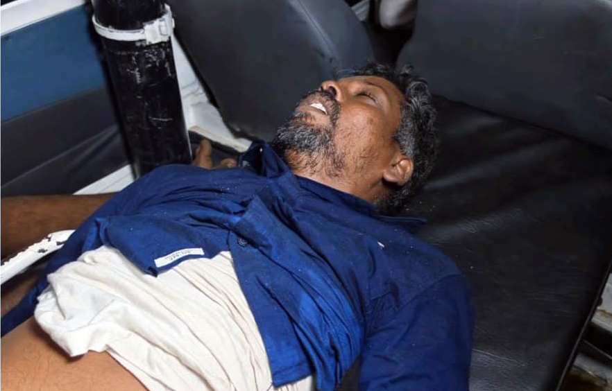 चेंगराचेंगरीमुळे बेशुद्ध आणि मृतांना गर्दीपासून वेगळे करण्यात आले.