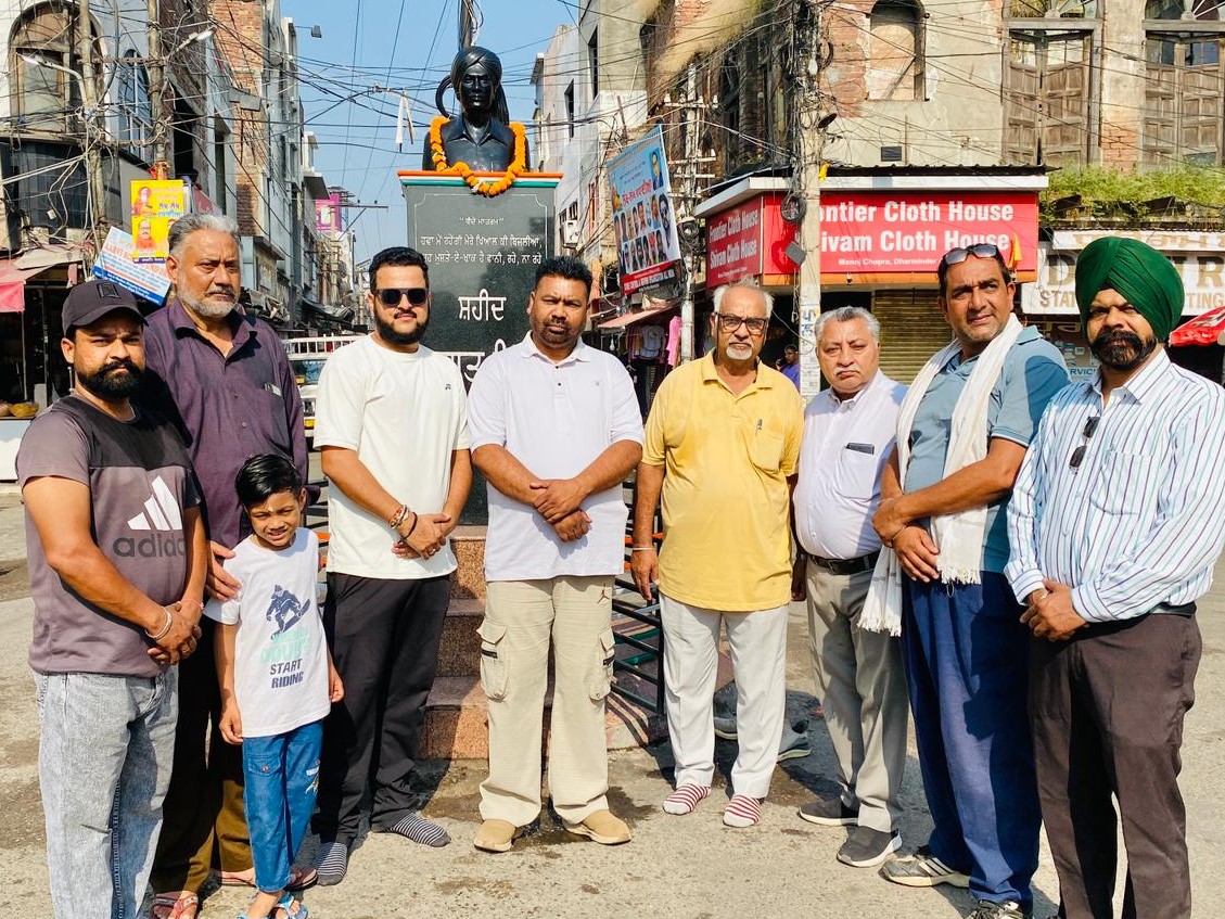 भगत सिंह यूथ क्लब के सदस्यों ने शहीद-ए-आजम भगत सिंह को श्रद्धांजलि दी।
