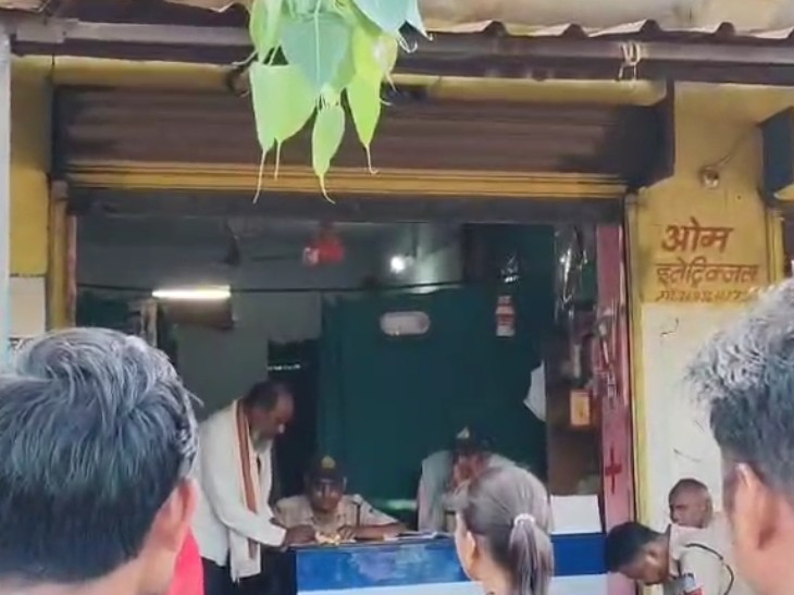क्लिनिक पर पुलिस ने पहुंचकर संभाला मामला।