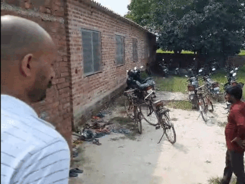 मलखान खेत में मकान बनाकर उसमें धर्मांतरण कराता था।