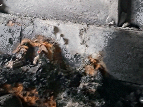 When the neighbors broke the door, a large part of the house was burnt. People reached the children with great difficulty.