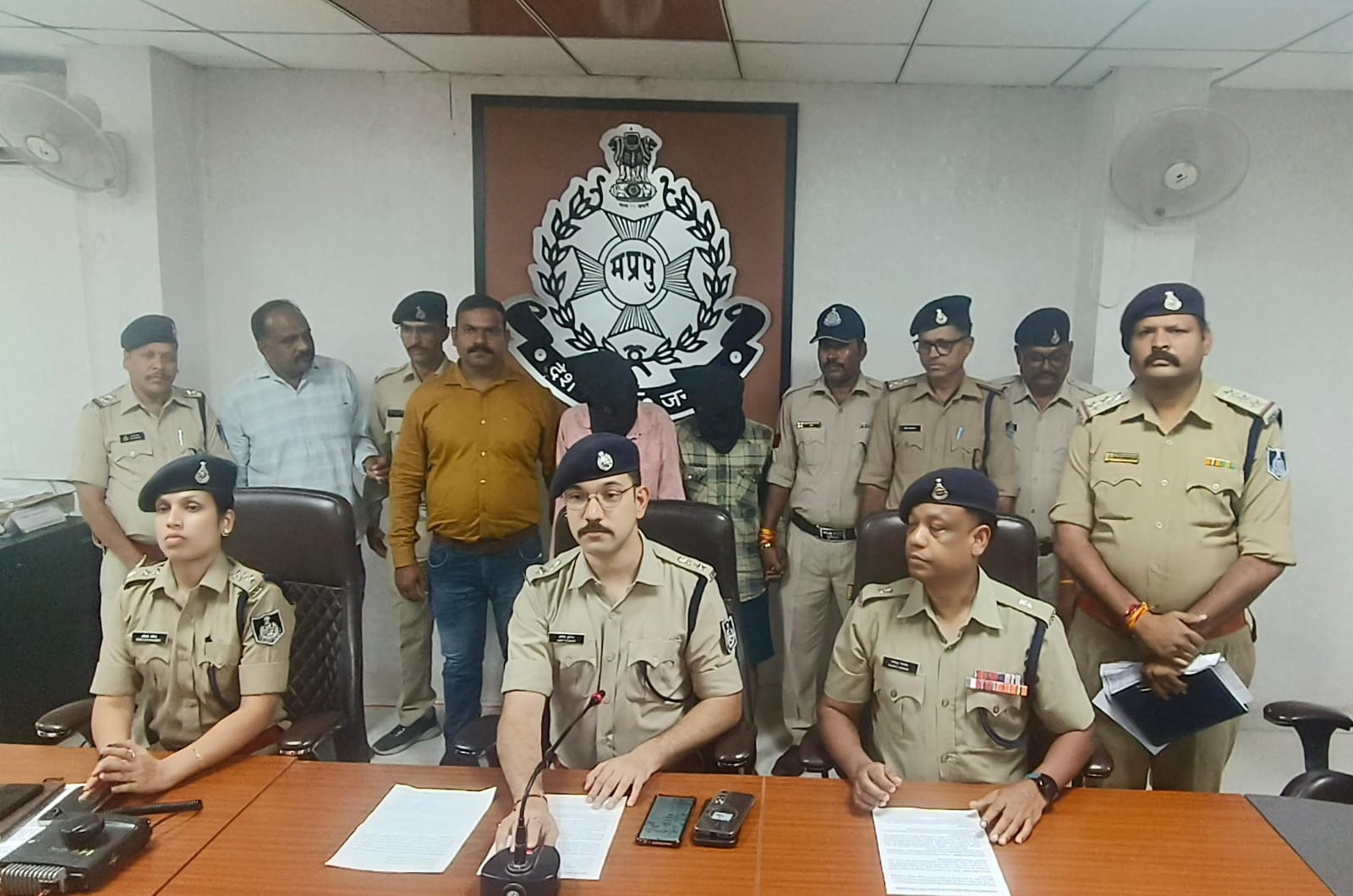 एसपी अमित कुमार ने घटना का खुलासा किया। गिरफ्त में आरोपी।