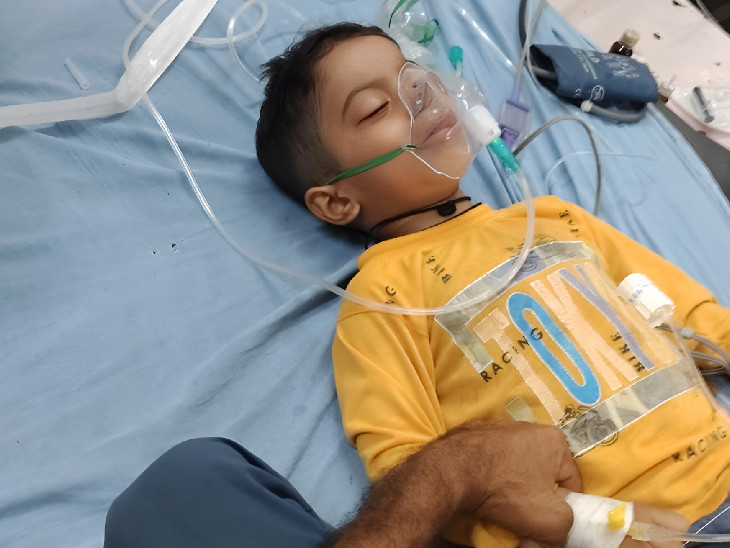 27 सितंबर को भरतपुर के बयाना में सरकारी अस्पताल से मिली खांसी की सीरप पीने से बच्चे की तबीयत बिगड़ गई थी।