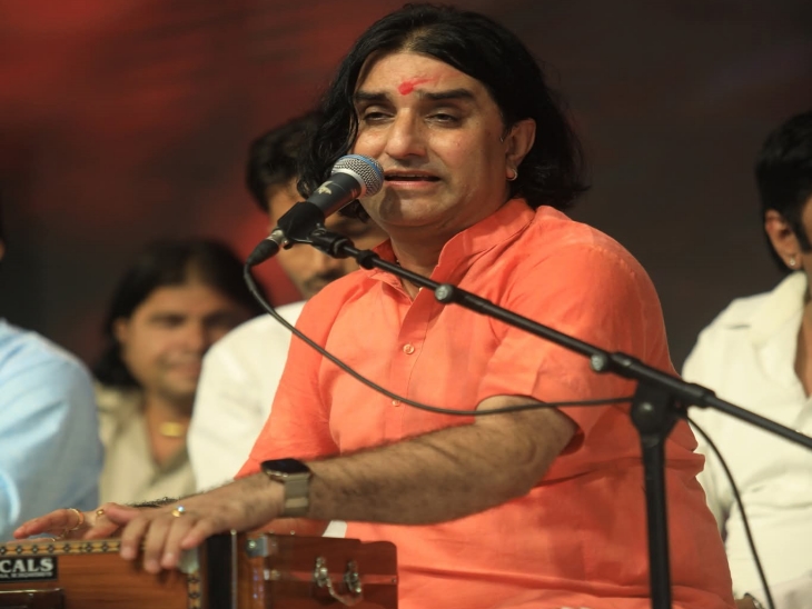 बालोतरा निवासी प्रकाश माली प्रसिद्ध भजन गायक है।