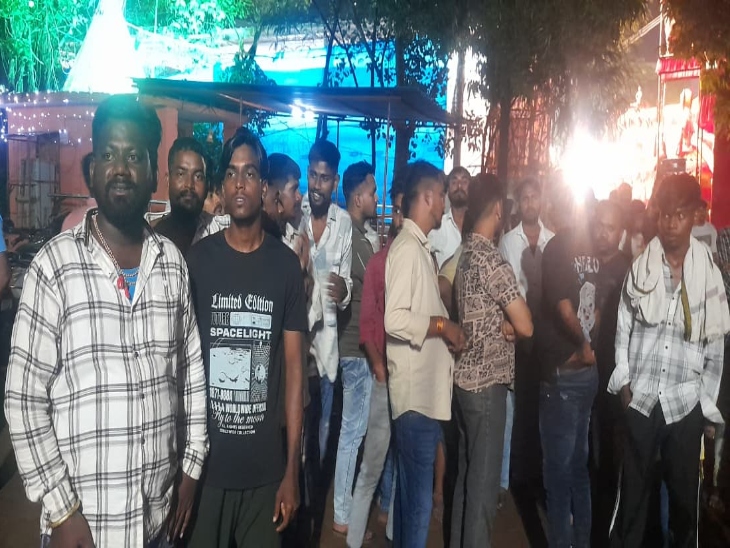 कार्रवाई की मांग को लेकर लोगों ने किया छावनी थाना का घेराव।