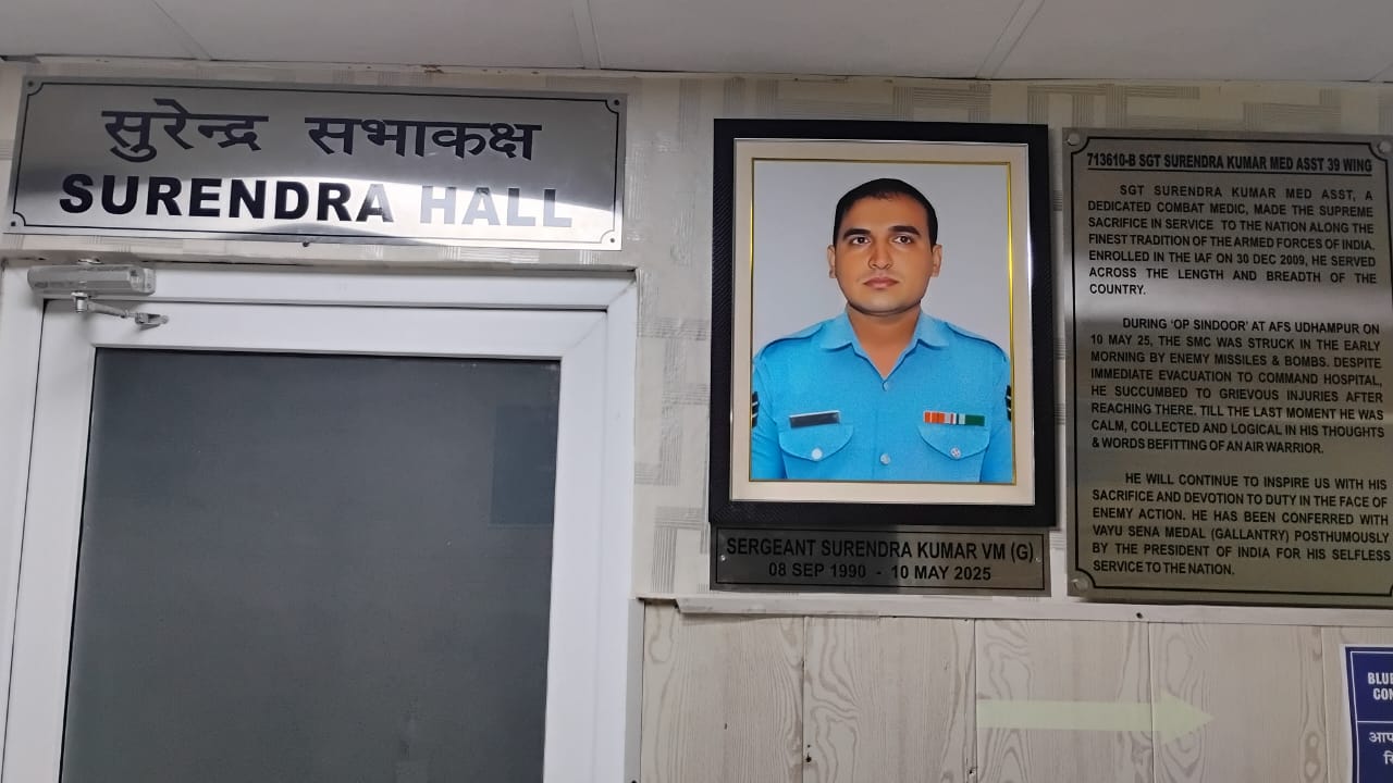 तस्वीर, दिल्ली के मिलिट्री हॉस्पिटल की है। जहां एक हॉल को शहीद का नाम दिया गया है।