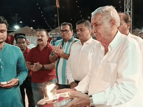 अजमेर डेयरी अध्यक्ष रामचन्द्र चौधरी ने पूजा अर्चना कर शुभारम्भ किया। इस दौरान दैनिक भास्कर के यूनिट हैड गोपी चंद शर्मा सहित अन्य लोग मौजूद रहे।