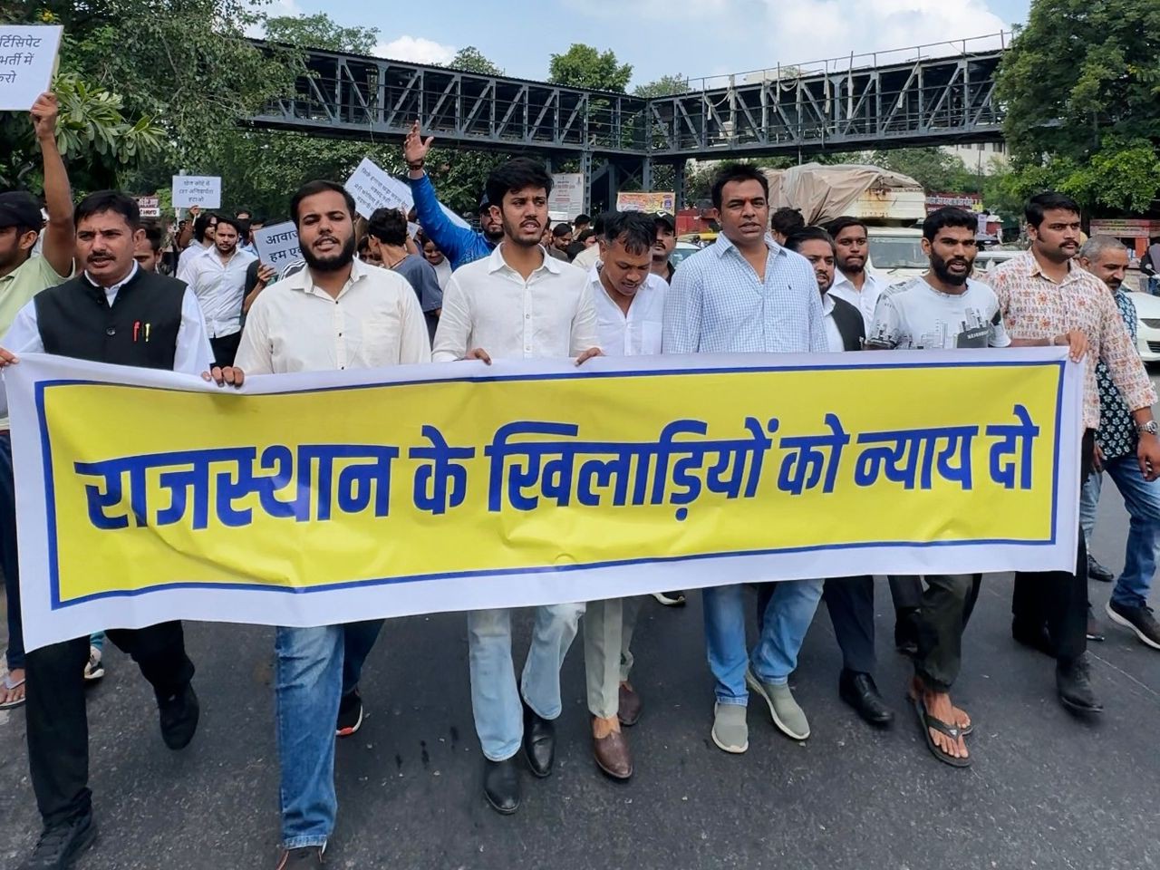 इस मौके पर विशाल सैनी, पूनम चौधरी, गौरव दरिया, सुरेंद्र चौधरी , कशिश वर्मा, राज्यवर्धन गुढ़ा, देवराज सिंह, लक्ष्य राज चुण्डावत, गजेंद्र सिंह मित्रपुरा, विजय चौहान, विक्रम कुमावत, जय सिंह तंवर समेत सैकड़ों राष्ट्रीय और अंतरराष्ट्रीय खिलाड़ी व खेल प्रेमी मौजूद रहे।