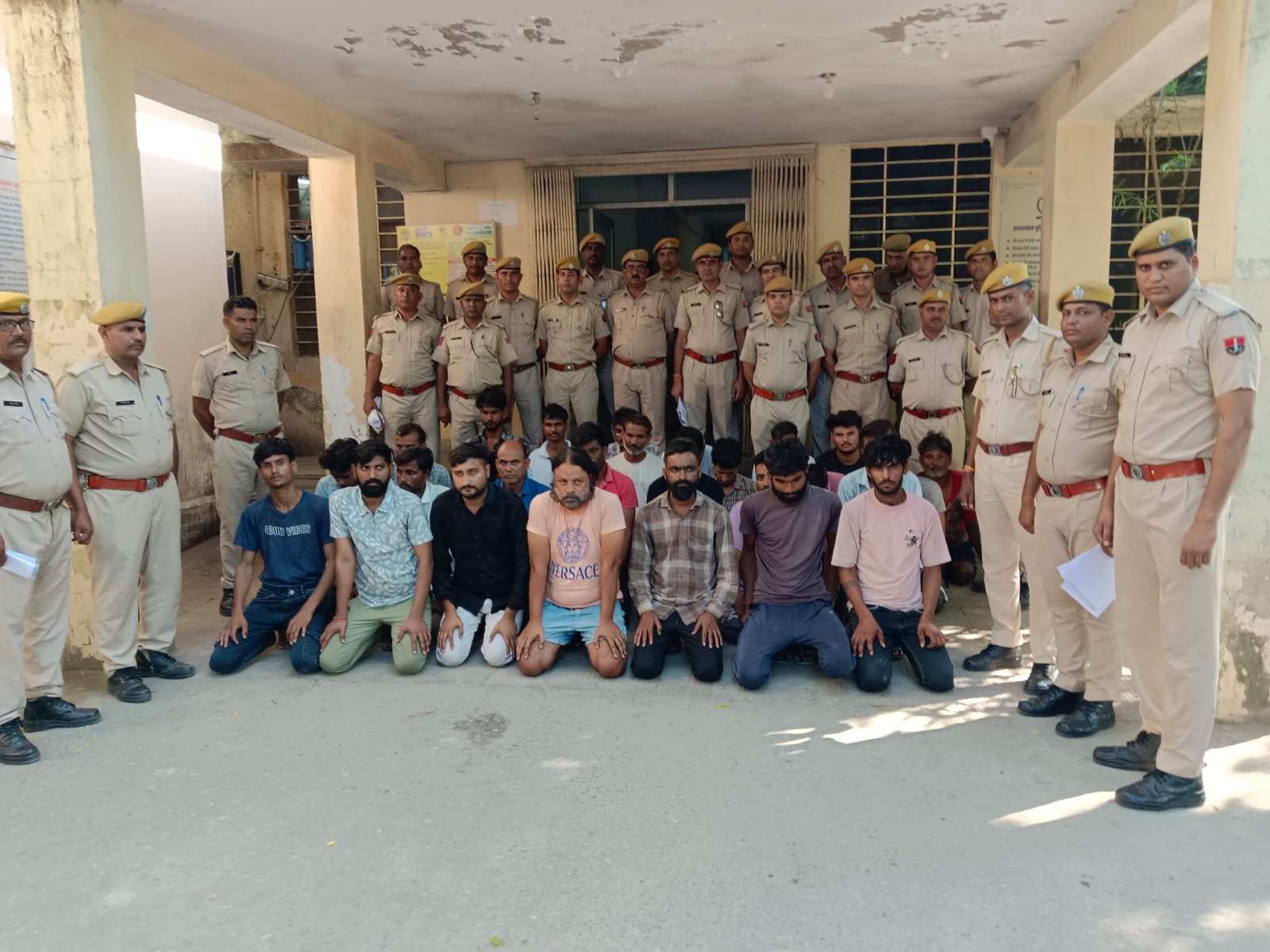 टोंक सर्किल पुलिस ने 26 जनों को गिरफ्तार किया है।