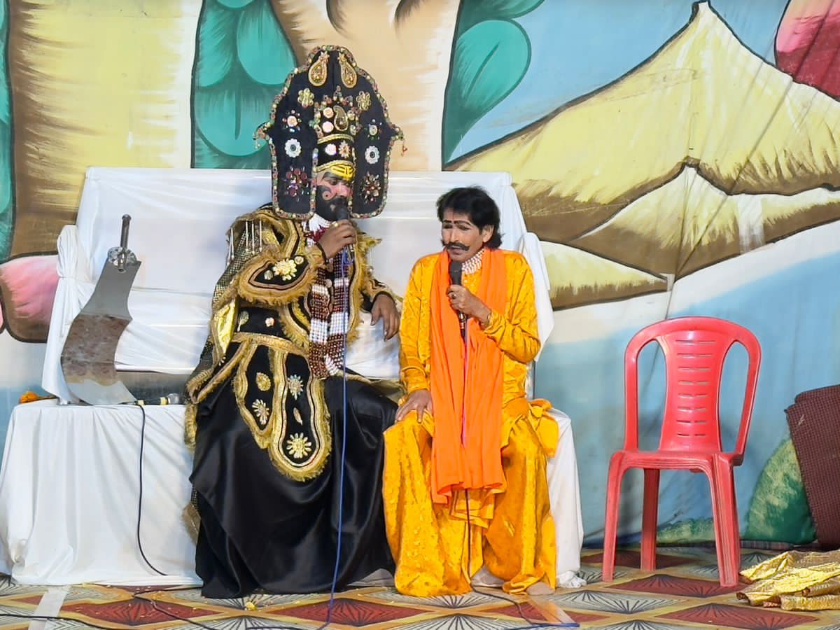 Angad-Ravan dialogue in Lakhna Ramlila