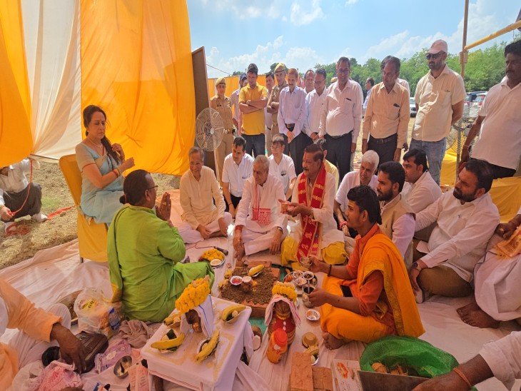 सर्किट हाउस के भूमि पूजन में मौजूद अतिथि