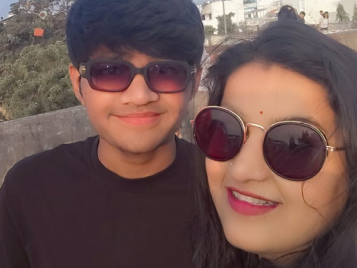 बेटे के साथ साक्षीताबेन।