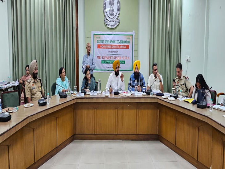 अमृतसर में समन्वय एवं मूल्यांकन समिति की बैठक:  औजला ने बाढ़ प्रभावित स्कूलों के लिए सांसद निधि से 50-50 हजार रुपए की घोषणा – Amritsar News