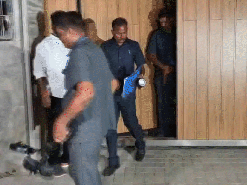 On Sunday night, Vijay's house was searched by a bomb squad. However, no information has been received about explosives yet. - Dainik Bhaskar