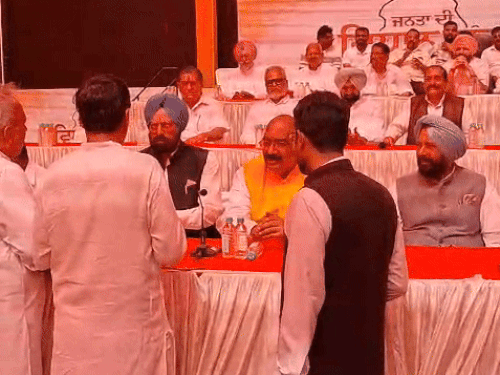 जनता की विधानसभा में मौजूद पंजाब बीजेपी नेता। - Dainik Bhaskar