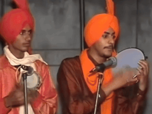 राजवीर जवंदा एक कार्यक्रम के दौरान गाना गाते हुए।- फाइल