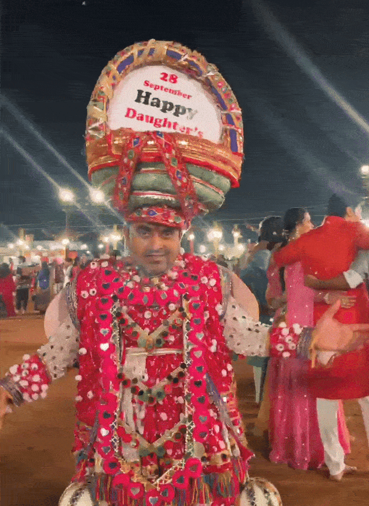 बेटी बचाओ, बेटी पढ़ाओ की थीम पर अभिव्यक्ति में आया प्रतिभागी।