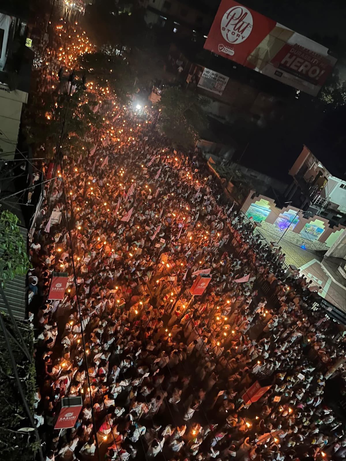 मटक समुदायाने दोन मोठ्या रॅली काढल्या, प्रत्येक वेळी ३०,००० ते ४०,००० आदिवासी हातात मशाली घेऊन रस्त्यावर उतरले.