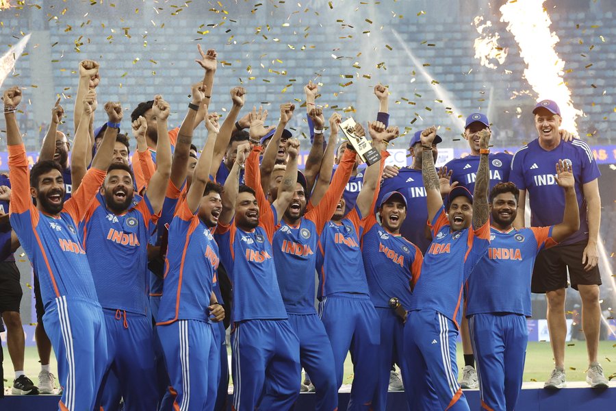 Indian players celebrated the victory in the Asia Cup without a trophy.