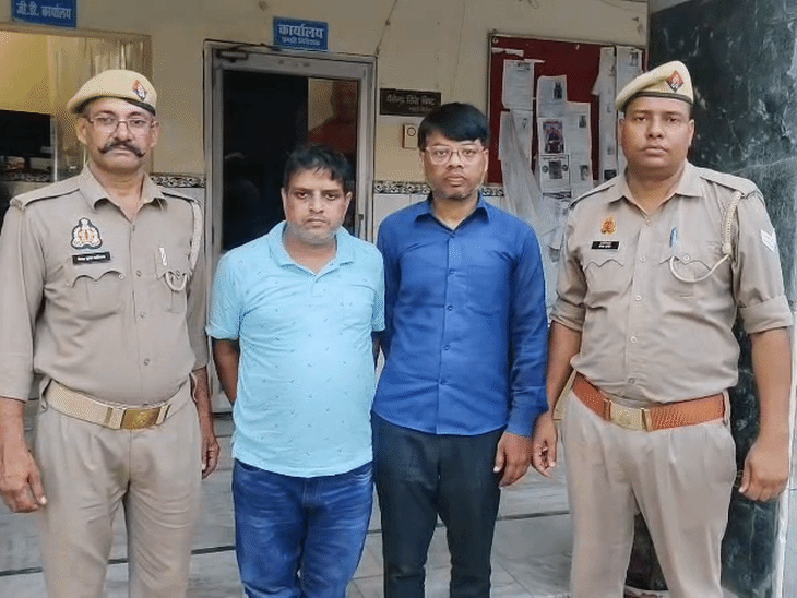 The accused Vishal (blue T-shirt) has been arrested by the Hapur police. - Dainik Bhaskar