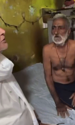 इस दौरान जर्जर छत को देख कहा- इसे ठीक करवाओ