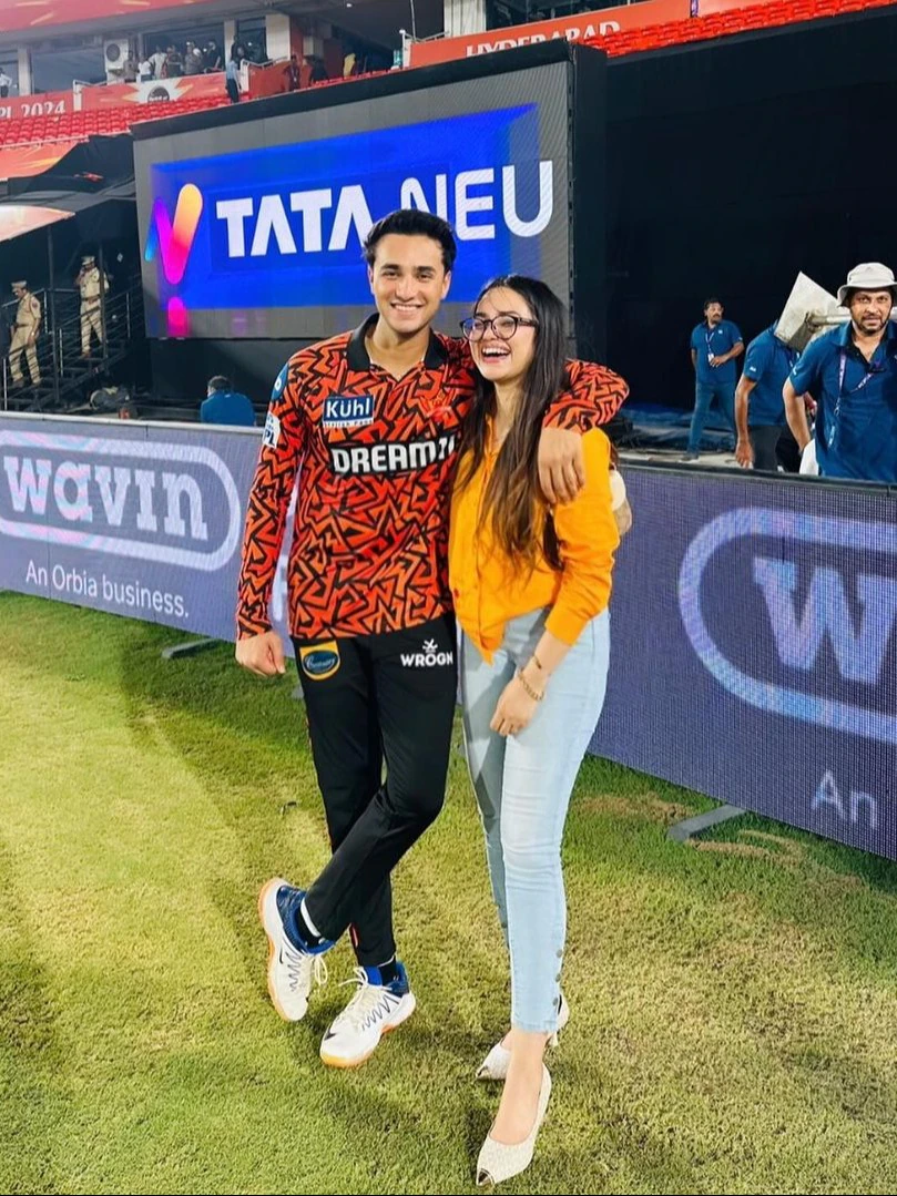 Abhishek's sister Komal has often been seen cheering during his match.