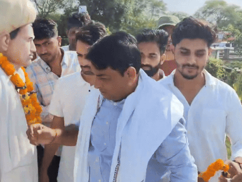 झालावाड़ मामले पर अनशन तोड़ने के बाद नरेश मीणा ने कहा कि नया शेर जंगल में जगह बनाना चाहता है। (फाइल)
