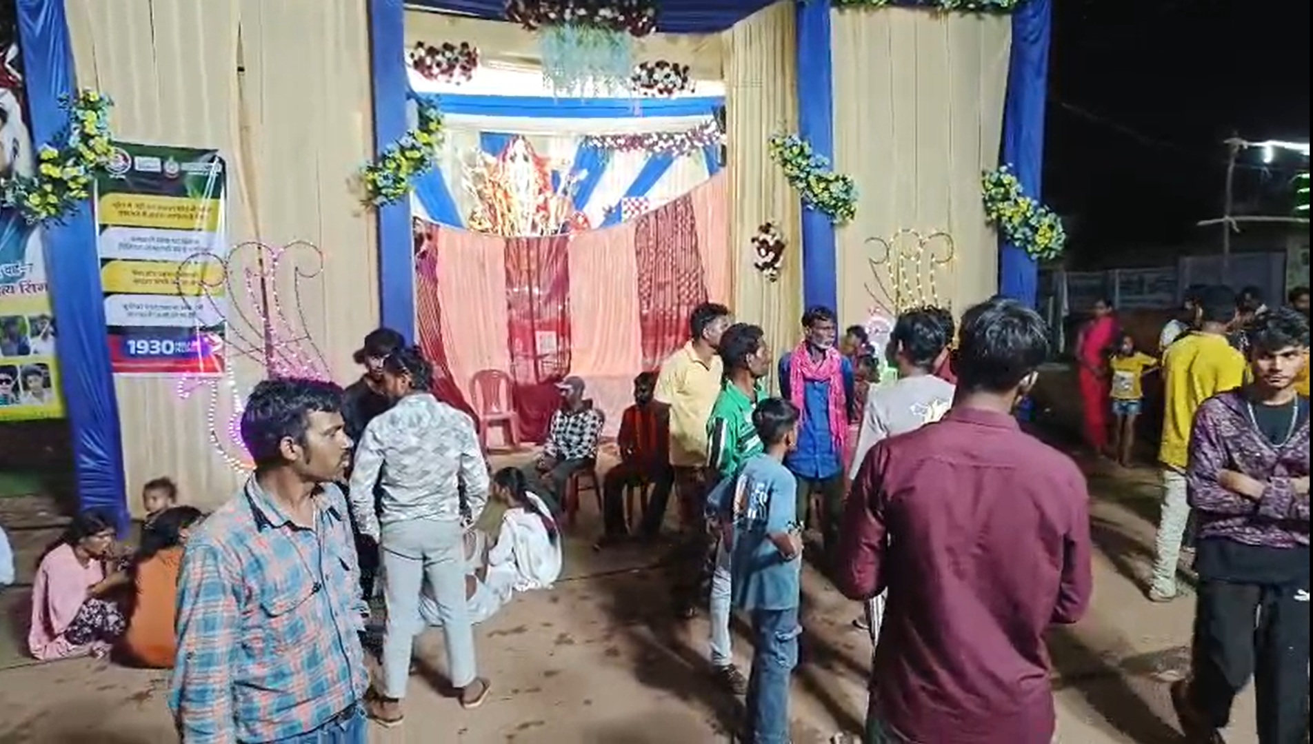 इसी पंडाल में चल रही थी आरती, बाहर हुआ बड़ा हादसा।