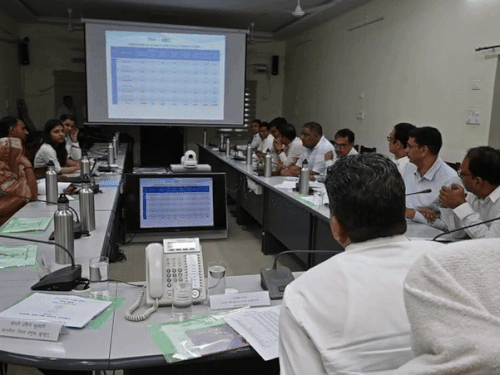 मंत्री गोदारा ने अधिकारियों को लताड़ा,गिव अप अभियान' में जिले की धीमी रफ्तार से नाराज।