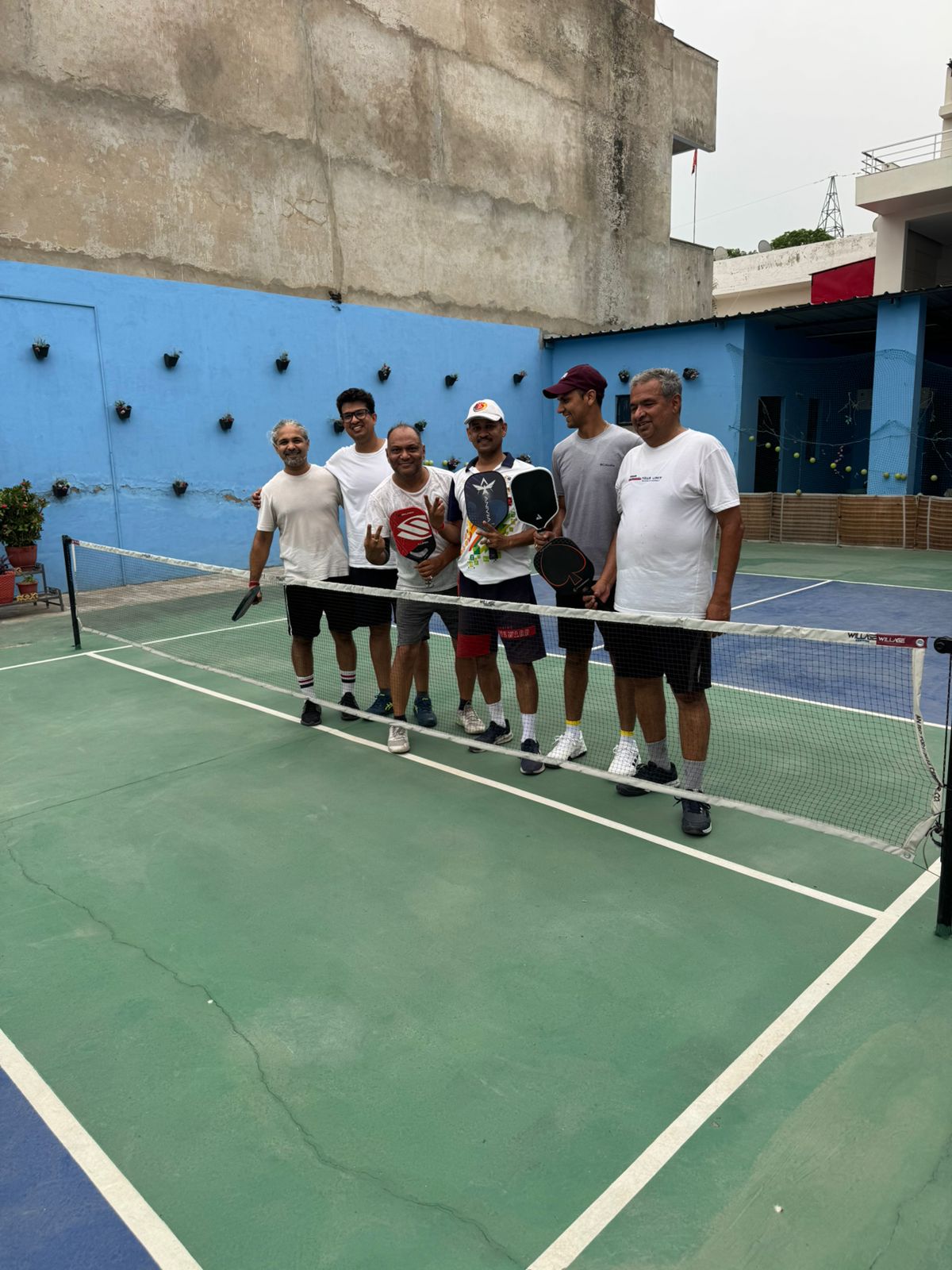 पंचकूला में अपने घरेलू मैदान पर खुशी मनाते हुए सुशील जिंदल और आनंद गुप्ता।