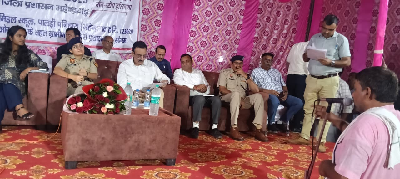 महेंद्रगढ़ में डीसी मनोज कुमार का ग्रामीणों से सीधा संवाद:  जिला प्रशासन का रात्रि ठहराव, 36 समस्याओं पर हुई सुनवाई – Narnaul News