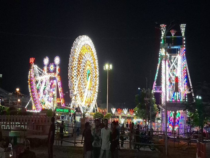 राष्ट्रीय दशहरे मेले में लगे झूले