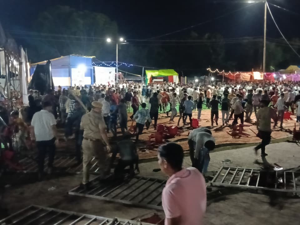 अपघाताची माहिती मिळताच जिल्हा प्रशासन आणि पोलिस अधिकारी घटनास्थळी पोहोचले. उपस्थित असलेल्या लोकांना समुपदेशन करून घरी पाठवण्यात आले.