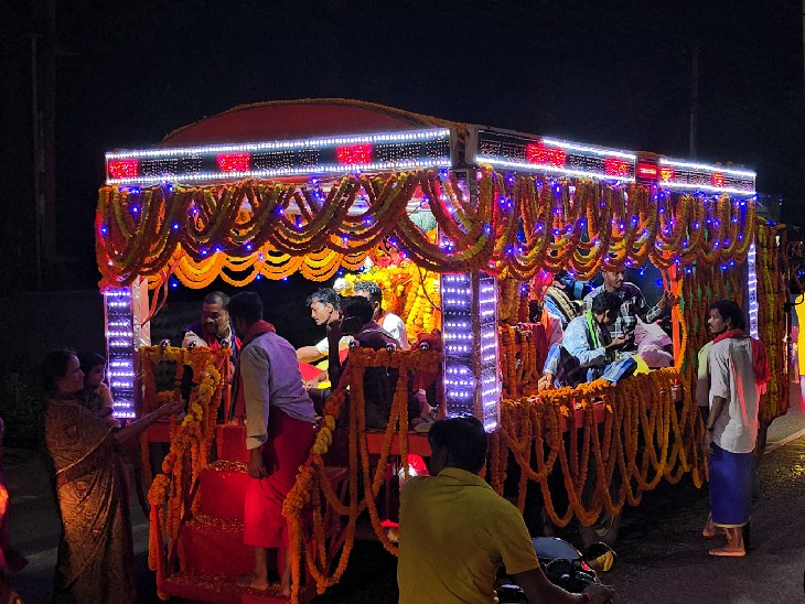 माता की डोली।