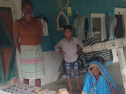 शिवप्रसाद के माता-पिता, जिन्हें यकीन ही नहीं हुआ था कि बेटे ने चार हत्याएं की हैं।