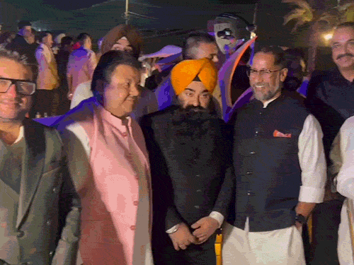 पंजाब के पूर्व मंत्री अनिल जोशी कार्यक्रम में सबसे पहले पहुंचे। उनके बाद बाकी नेता आने शुरू हुए।