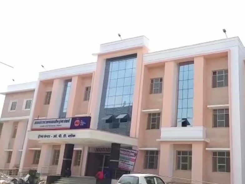राजकीय बांगड़ जिला अस्पताल की मॉर्च्युरी में रखवाया शव।