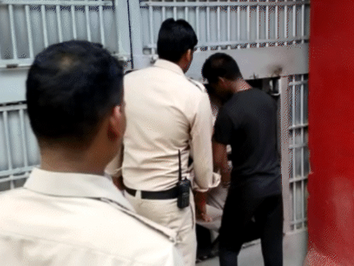 पुलिस गिरफ्त में आने के बाद शिव को जेल भेज दिया गया था।