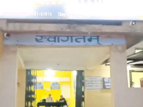 शुरू में पत्नी पुलिस को गुमराह करती रही, लेकिन सख्ती से पूछताछ करने पर जुर्म कबूल कर लिया