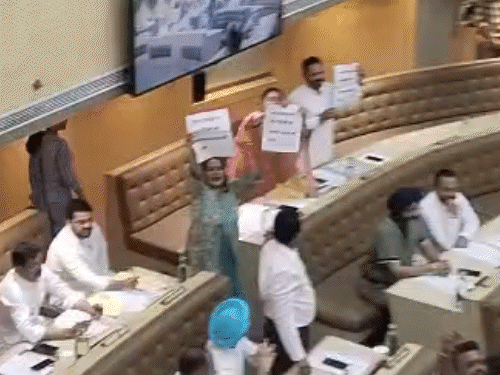 During the meeting, Congress councilors showed leaflets written to stop the exploitation of the personnel.