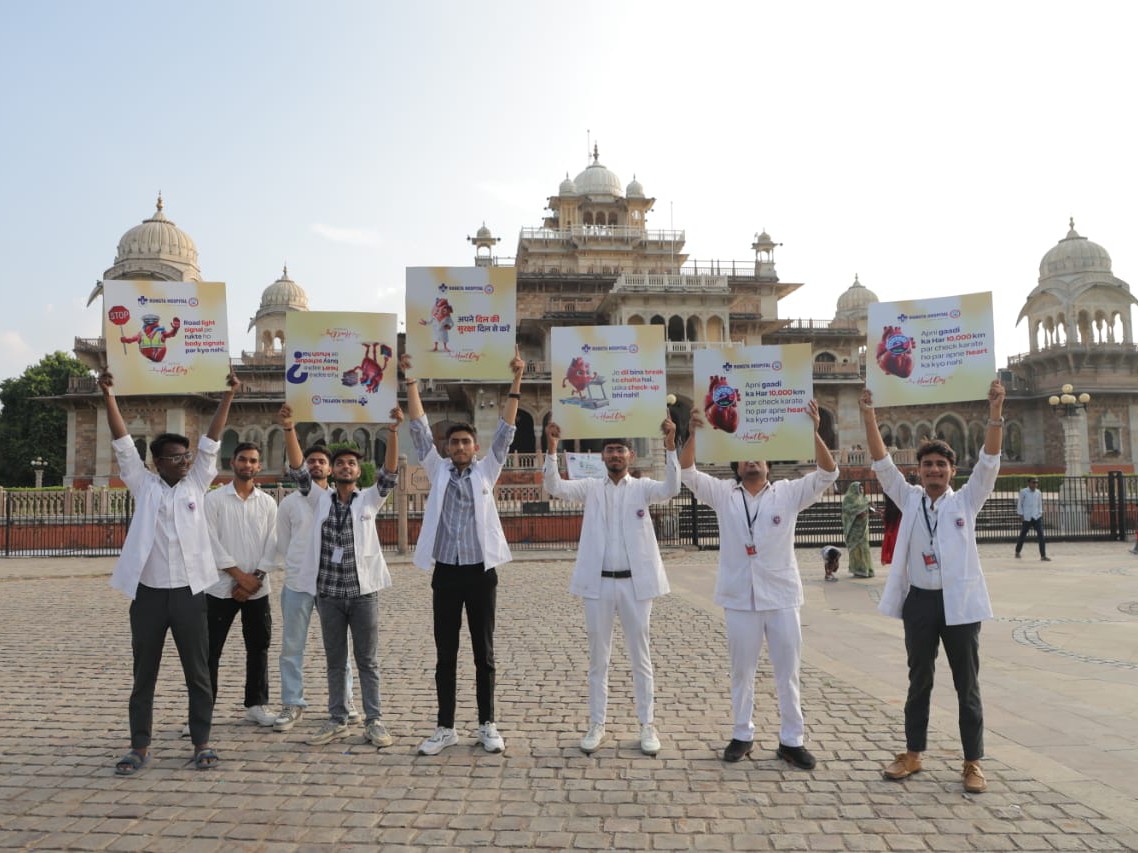 हॉस्पिटल के नर्सिंग स्टाफ ने अल्बर्ट हॉल पर भी पहुंचकर लोगों को उनके दिल की सेहत के प्रति जागरूक किया।