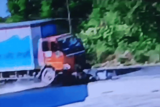 सीसीटीवी कैमरे में कैद हादसा।