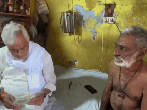 कृषि मंत्री किरोड़ी लाल मीणा दोस्त नारायण मोदी से 47 साल बाद मिले। दोस्त की मदद की।