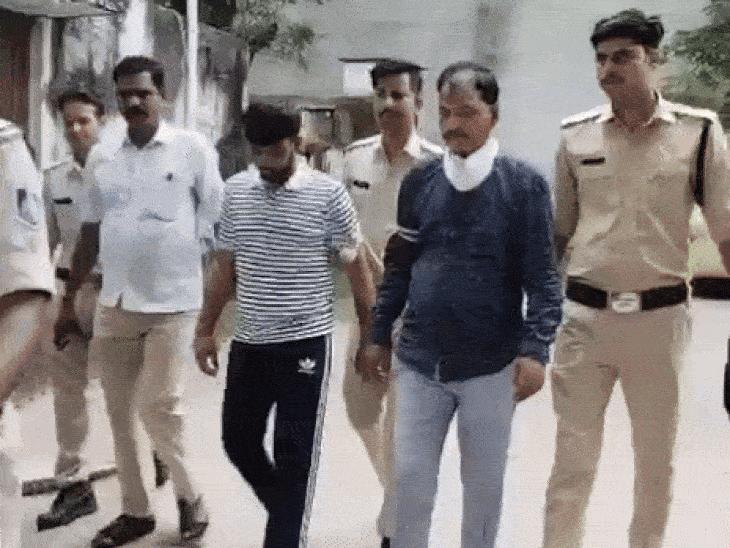 पुलिस की गिरफ्त में आरोपी। - Dainik Bhaskar