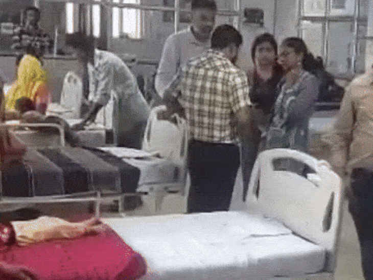 अनेक मुलांवर अजूनही रुग्णालयात उपचार सुरू आहेत.