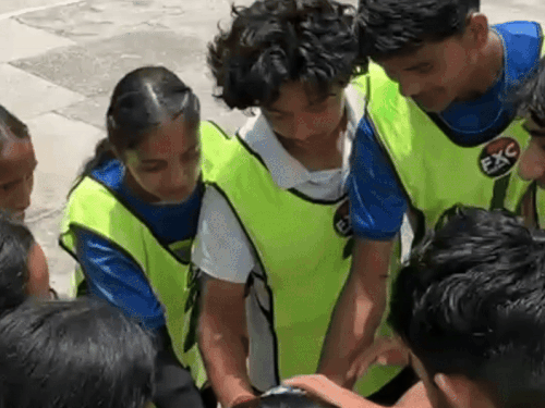 अभ्यास के दौरान मौजूद खिलाड़ी।
