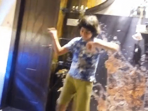 वीर को डांस का बहुत शौक था और इसके लिए उन्होंने एक डांस टीचर भी रखा हुआ था।