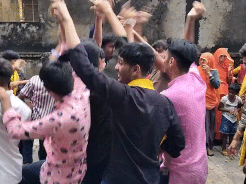 शारदीय नवरात्रि के अवसर पर आयोजित इस उत्सव में देशभर से हजारों श्रद्धालु पहुंचे।