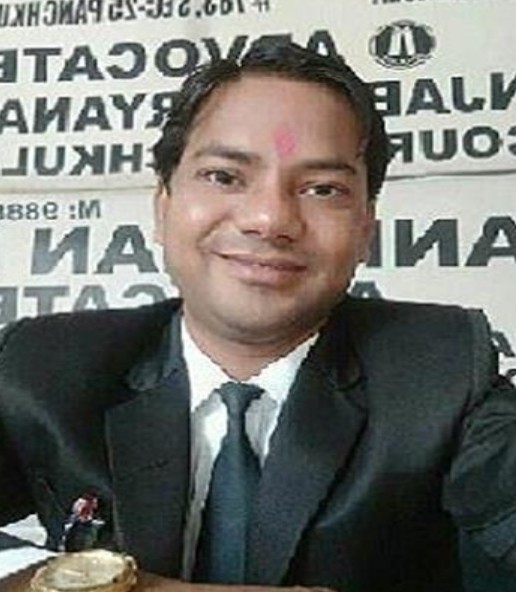 पत्नी की हत्या का दोषी वकील मनमोहन।