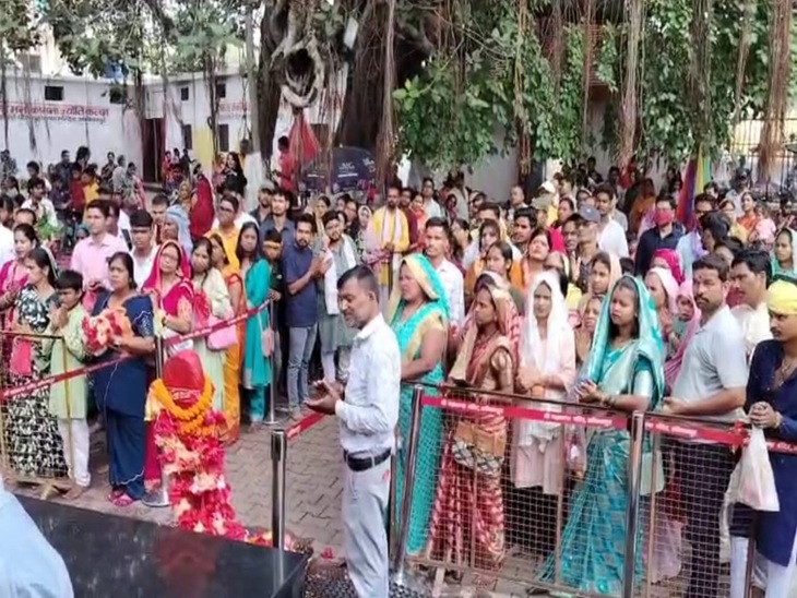 मंदिर में श्रद्धालुओं का तांता